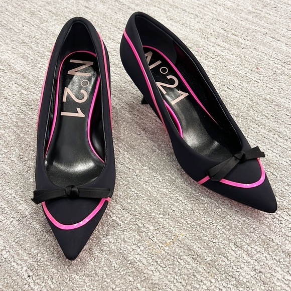 NWOT No. 21 Numero Ventuno Black and Hot Pink Bow Heels - Picture 4 of 11